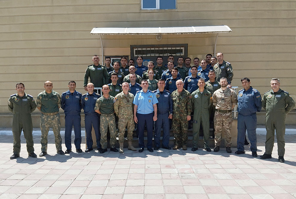 NATO-nun mobil təlim qrupu tərəfindən HHQ-də kurs keçirilir (FOTO)
