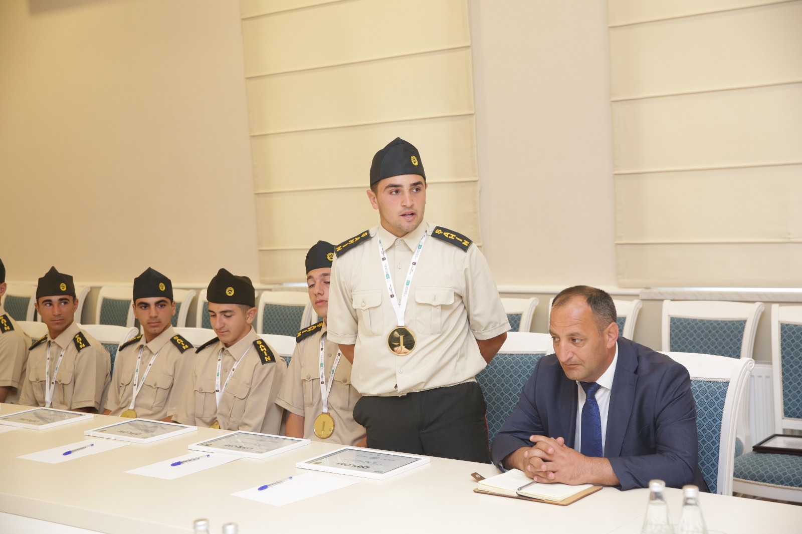 Xaçmazda respublika birincisi olan "Zəfər" komandasının üzvləri mükafatlandırılıb (FOTO)
