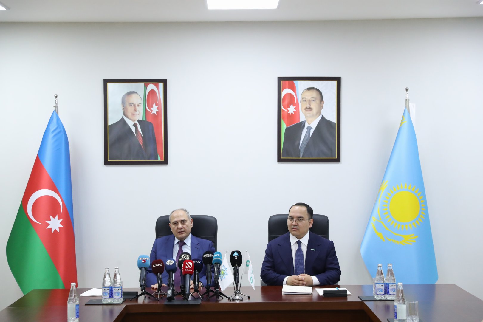 YAP ilə “AMANAT” partiyası arasında qarşılıqlı fəaliyyət və əməkdaşlıq haqqında Memorandum imzalanıb (FOTO)