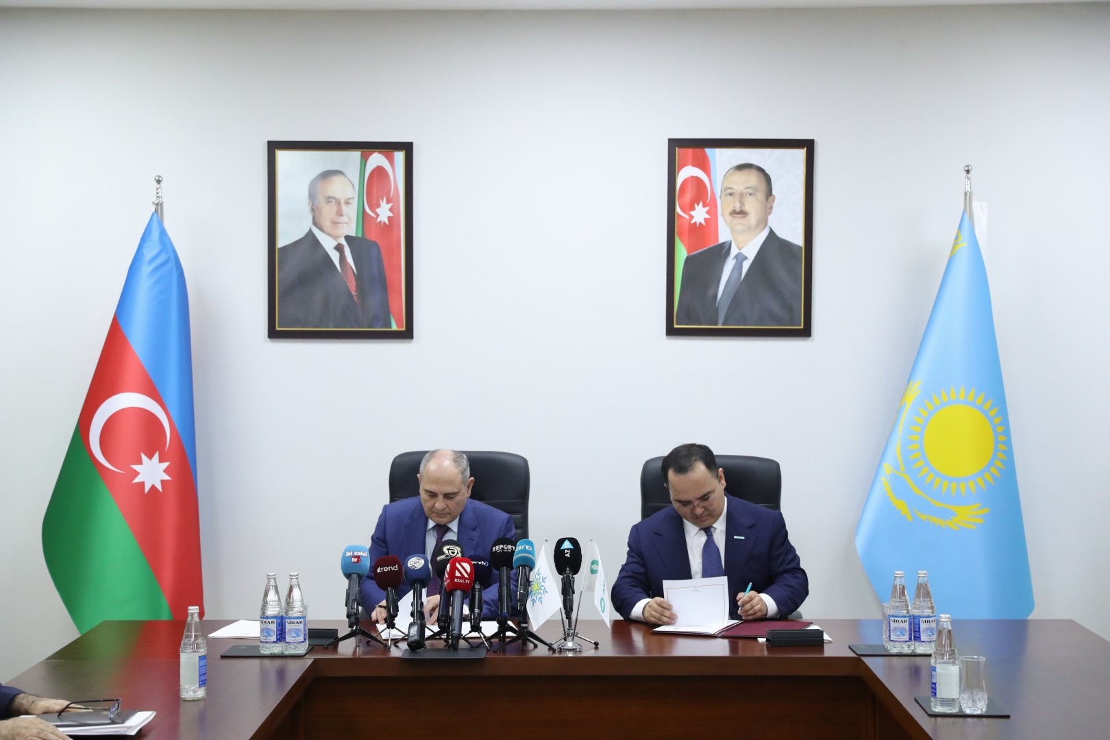 YAP ilə “AMANAT” partiyası arasında qarşılıqlı fəaliyyət və əməkdaşlıq haqqında Memorandum imzalanıb (FOTO)