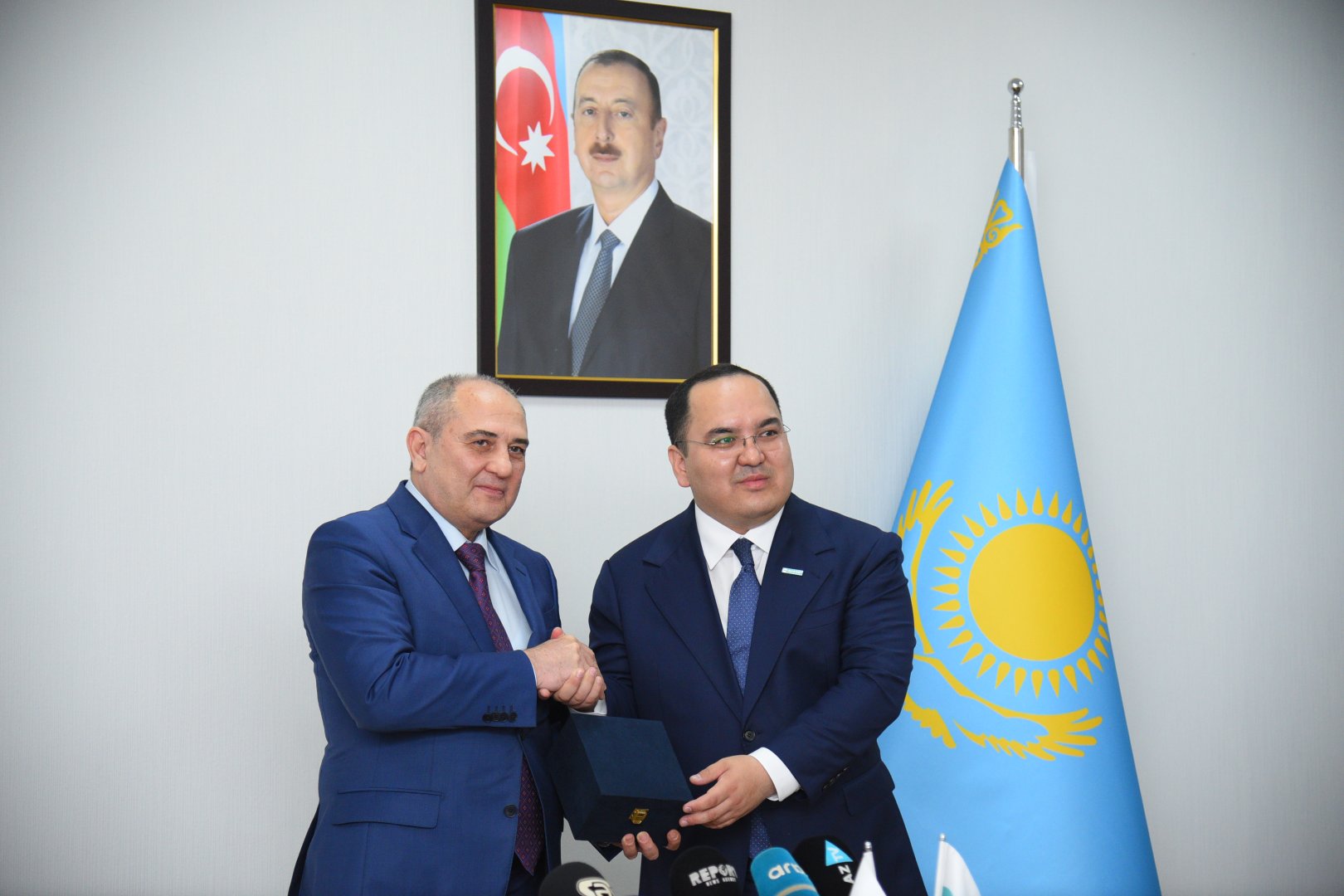YAP ilə “AMANAT” partiyası arasında qarşılıqlı fəaliyyət və əməkdaşlıq haqqında Memorandum imzalanıb (FOTO)