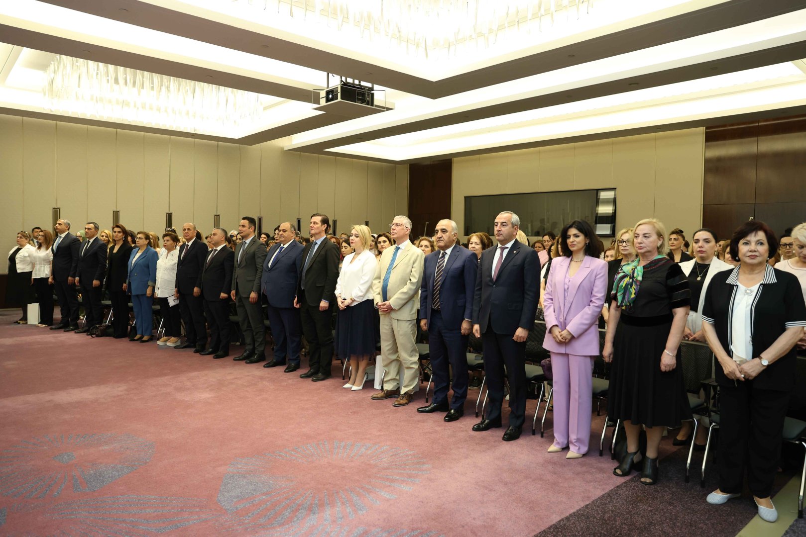 UNEC-də “Eko Dilçilik” mövzusunda Xarici Dil Müəllimlərinin II Beynəlxalq Forumu keçirilib (FOTO)