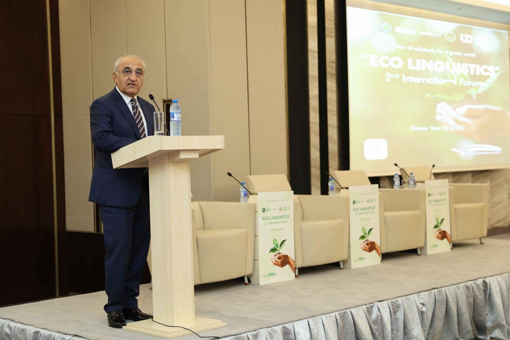 UNEC-də “Eko Dilçilik” mövzusunda Xarici Dil Müəllimlərinin II Beynəlxalq Forumu keçirilib (FOTO)