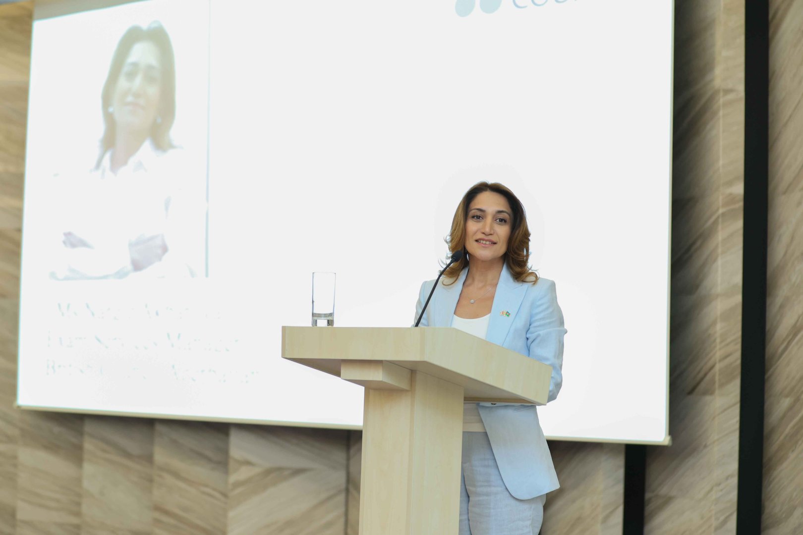UNEC-də “Eko Dilçilik” mövzusunda Xarici Dil Müəllimlərinin II Beynəlxalq Forumu keçirilib (FOTO)