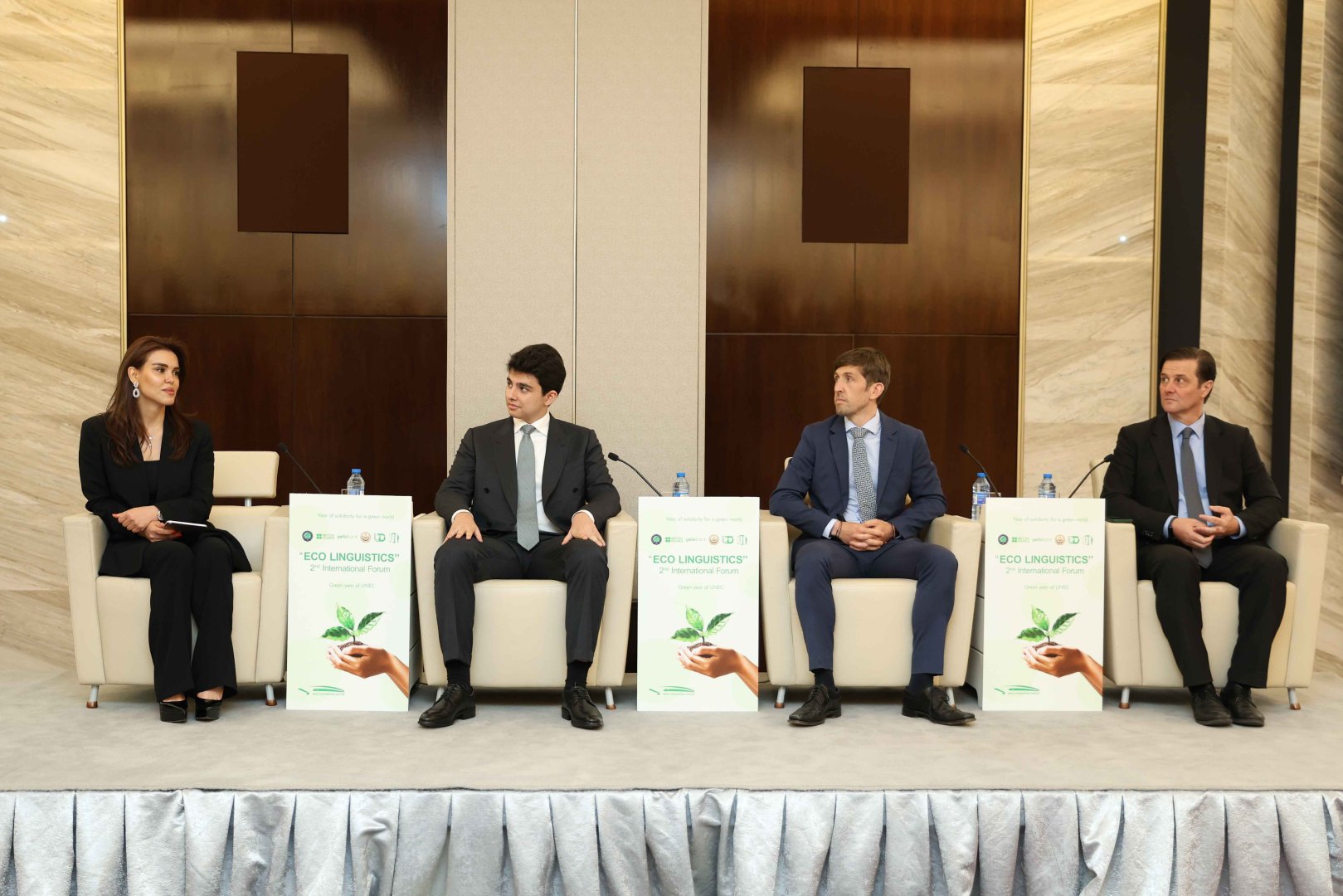 UNEC-də “Eko Dilçilik” mövzusunda Xarici Dil Müəllimlərinin II Beynəlxalq Forumu keçirilib (FOTO)