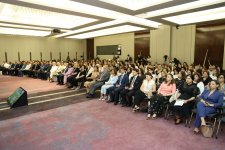 UNEC-də “Eko Dilçilik” mövzusunda Xarici Dil Müəllimlərinin II Beynəlxalq Forumu keçirilib (FOTO)