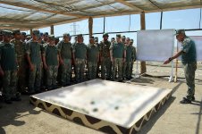 Baş Qərargah rəisi mühəndis bölmələrinin taktiki-xüsusi təlimini izləyib (FOTO)