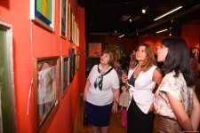 "Leonardo Art School Baku" tələbələrinin sərhədsiz fantaziyası - Bakıda keçirilən sərgidə parlaq rənglərin ardıcıllığı (FOTO)