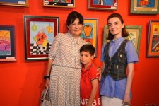 "Leonardo Art School Baku" tələbələrinin sərhədsiz fantaziyası - Bakıda keçirilən sərgidə parlaq rənglərin ardıcıllığı (FOTO)