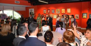 "Leonardo Art School Baku" tələbələrinin sərhədsiz fantaziyası - Bakıda keçirilən sərgidə parlaq rənglərin ardıcıllığı (FOTO)