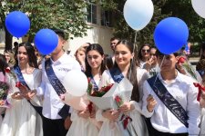 Qayğısız illərin "son zəng"i çalındı (FOTOREPORTAJ)