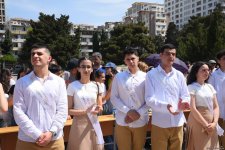 Qayğısız illərin "son zəng"i çalındı (FOTOREPORTAJ)