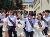 Qayğısız illərin "son zəng"i çalındı (FOTOREPORTAJ)