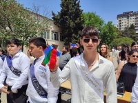 Qayğısız illərin "son zəng"i çalındı (FOTOREPORTAJ)