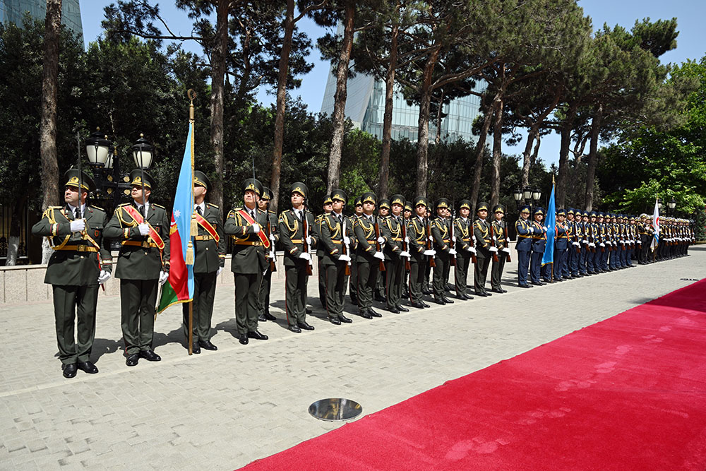 Azərbaycan və Serbiyanın müdafiə nazirləri arasında görüş keçirilib (FOTO)