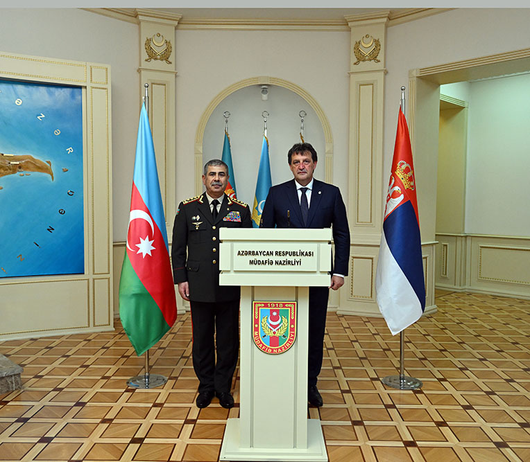 Azərbaycan və Serbiyanın müdafiə nazirləri arasında görüş keçirilib (FOTO)