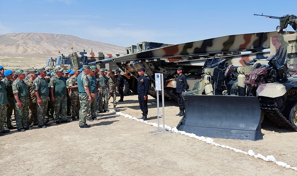 Baş Qərargah rəisi mühəndis bölmələrinin taktiki-xüsusi təlimini izləyib (FOTO)