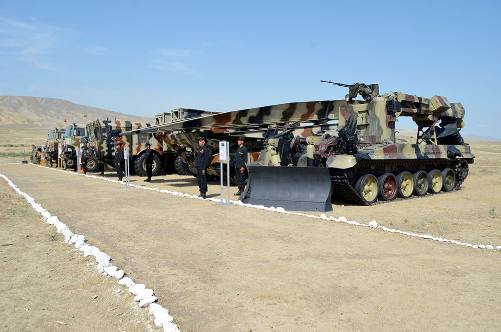 Baş Qərargah rəisi mühəndis bölmələrinin taktiki-xüsusi təlimini izləyib (FOTO)