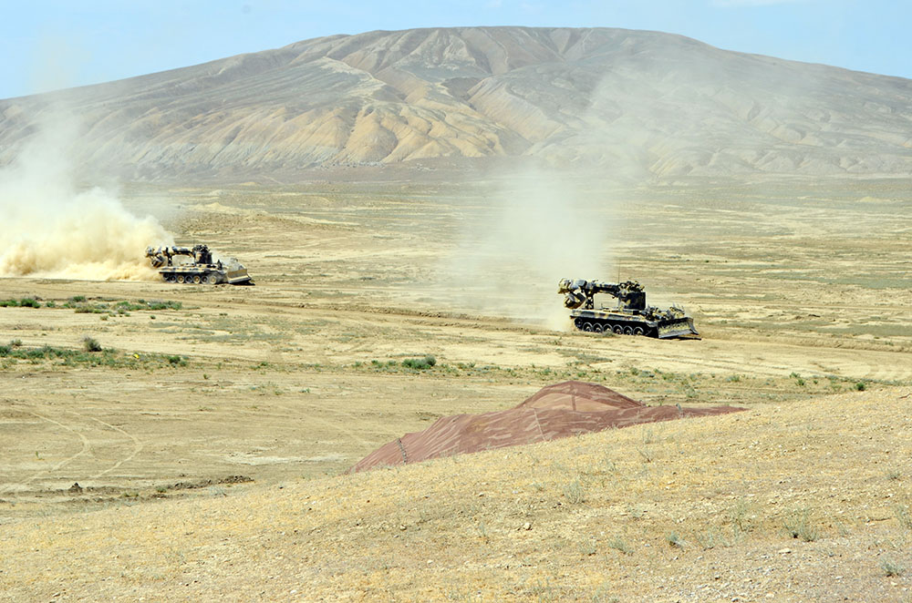 Baş Qərargah rəisi mühəndis bölmələrinin taktiki-xüsusi təlimini izləyib (FOTO)