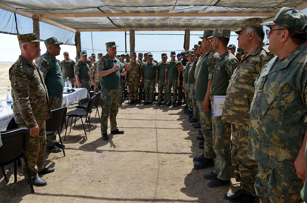 Baş Qərargah rəisi mühəndis bölmələrinin taktiki-xüsusi təlimini izləyib (FOTO)