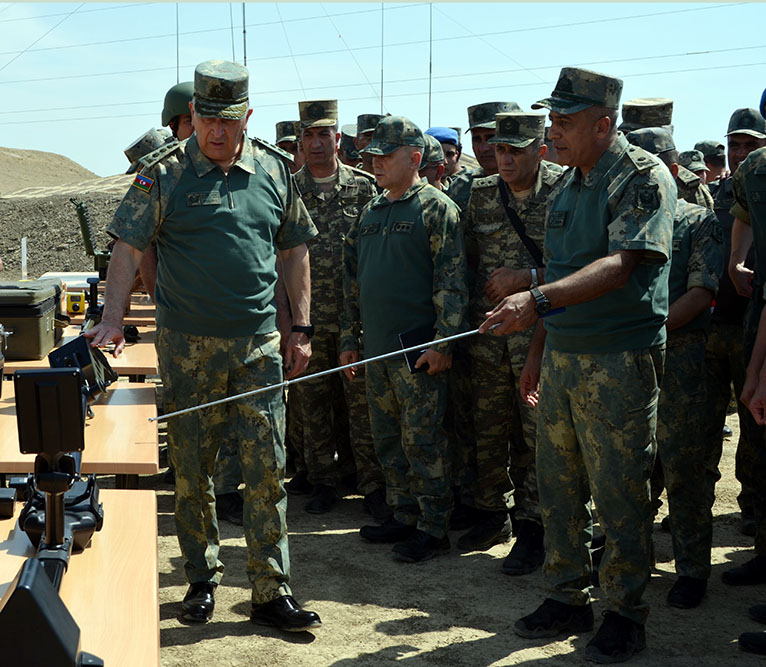 Baş Qərargah rəisi mühəndis bölmələrinin taktiki-xüsusi təlimini izləyib (FOTO)