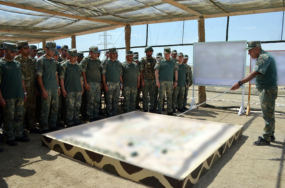 Baş Qərargah rəisi mühəndis bölmələrinin taktiki-xüsusi təlimini izləyib (FOTO)