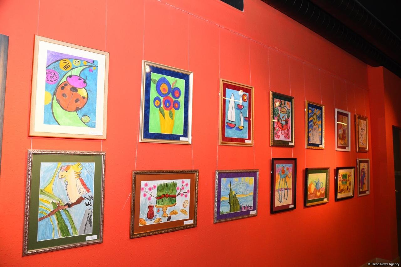 "Leonardo Art School Baku" tələbələrinin sərhədsiz fantaziyası - Bakıda keçirilən sərgidə parlaq rənglərin ardıcıllığı (FOTO)