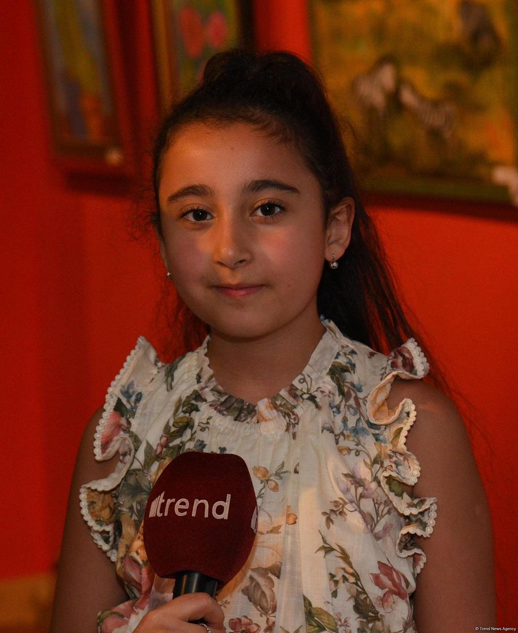"Leonardo Art School Baku" tələbələrinin sərhədsiz fantaziyası - Bakıda keçirilən sərgidə parlaq rənglərin ardıcıllığı (FOTO)