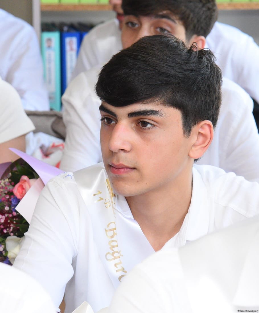 Qayğısız illərin "son zəng"i çalındı (FOTOREPORTAJ)