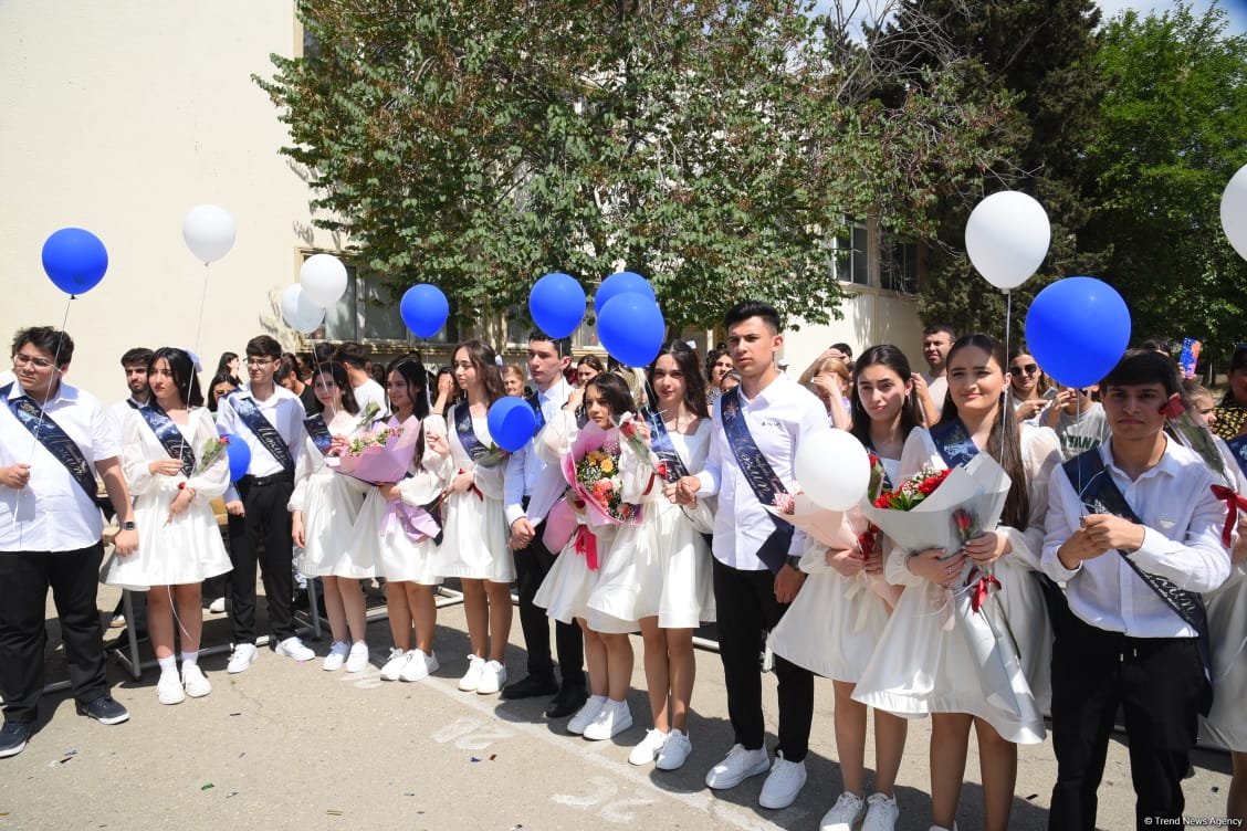 Qayğısız illərin "son zəng"i çalındı (FOTOREPORTAJ)