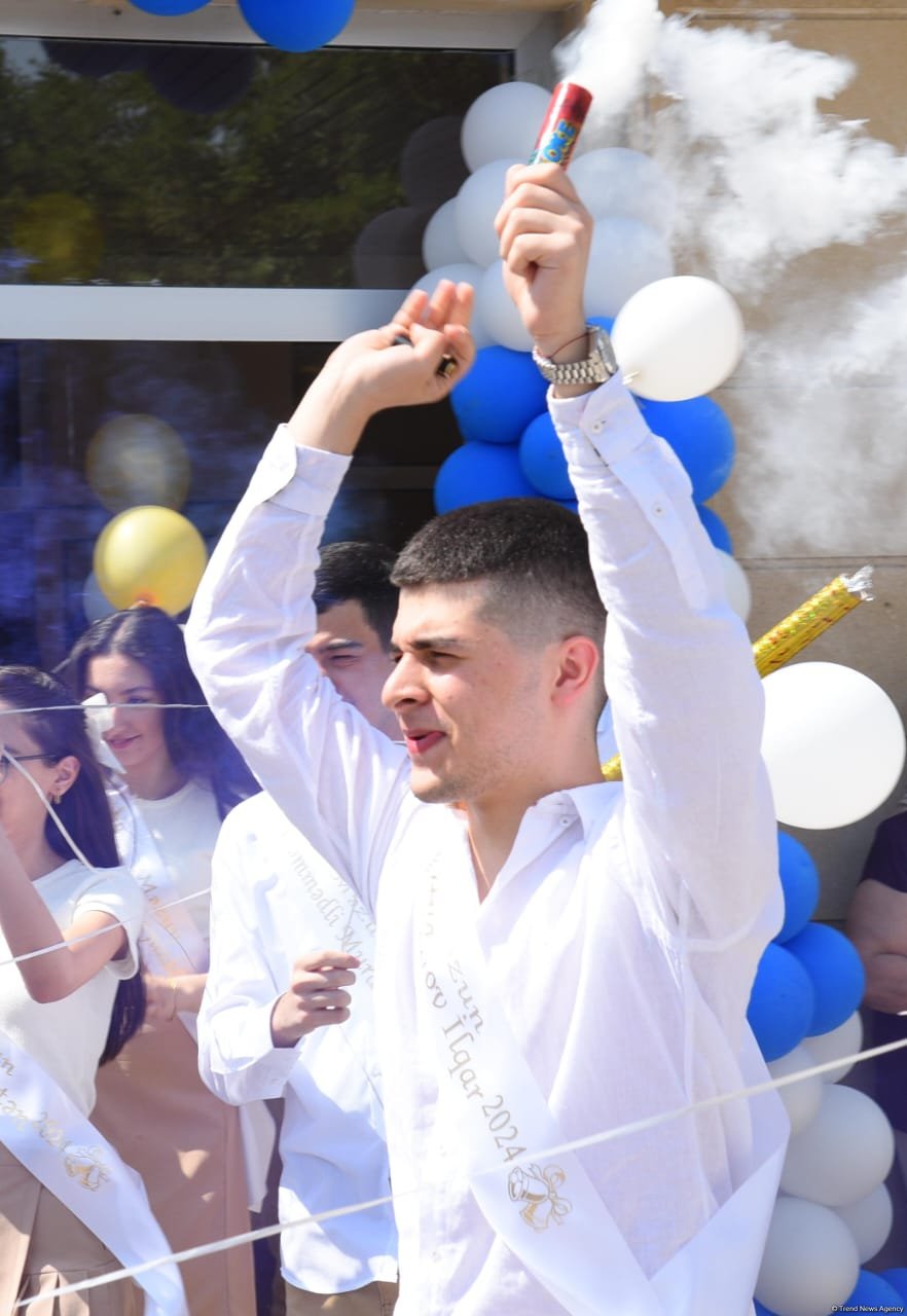 Qayğısız illərin "son zəng"i çalındı (FOTOREPORTAJ)
