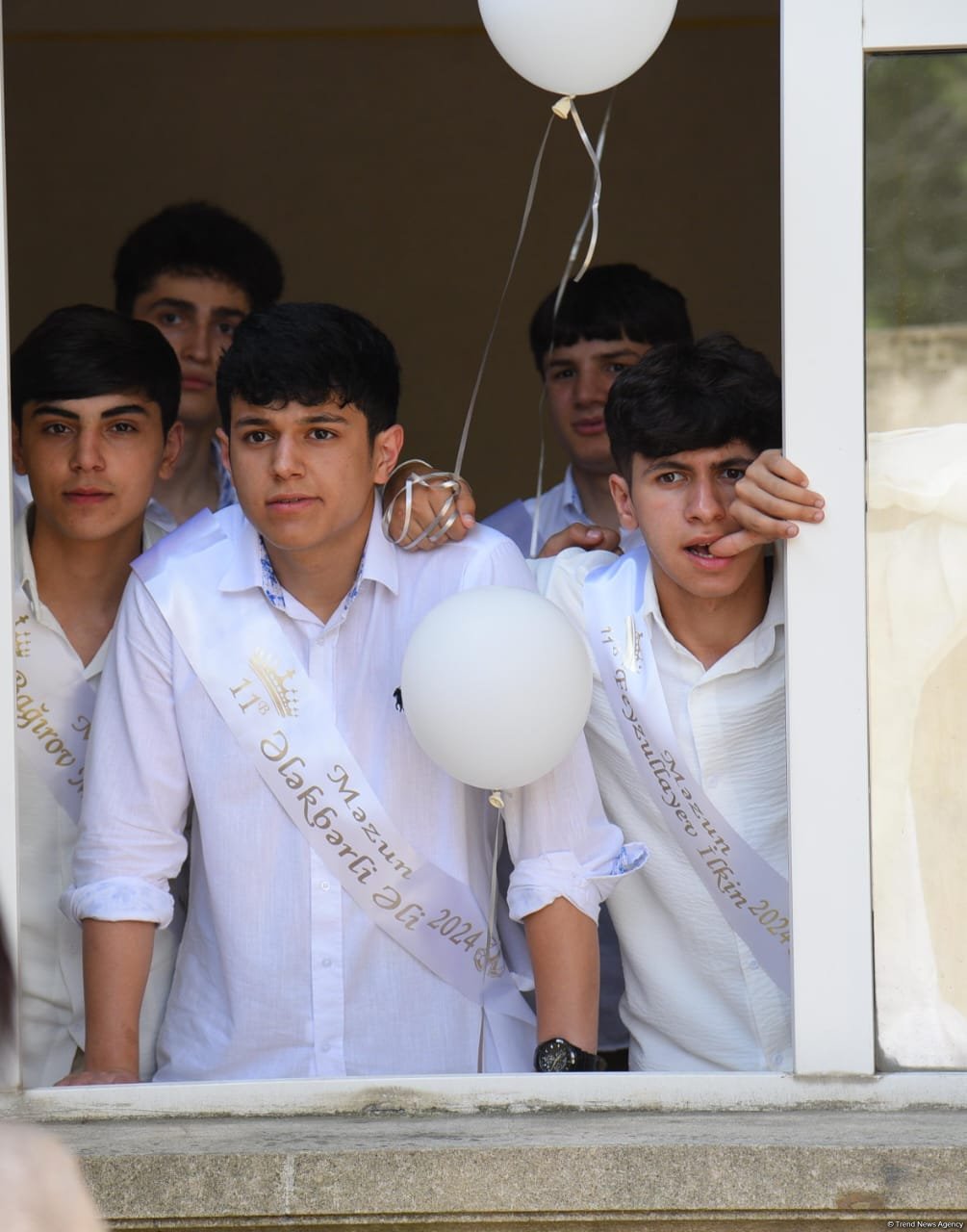 Qayğısız illərin "son zəng"i çalındı (FOTOREPORTAJ)
