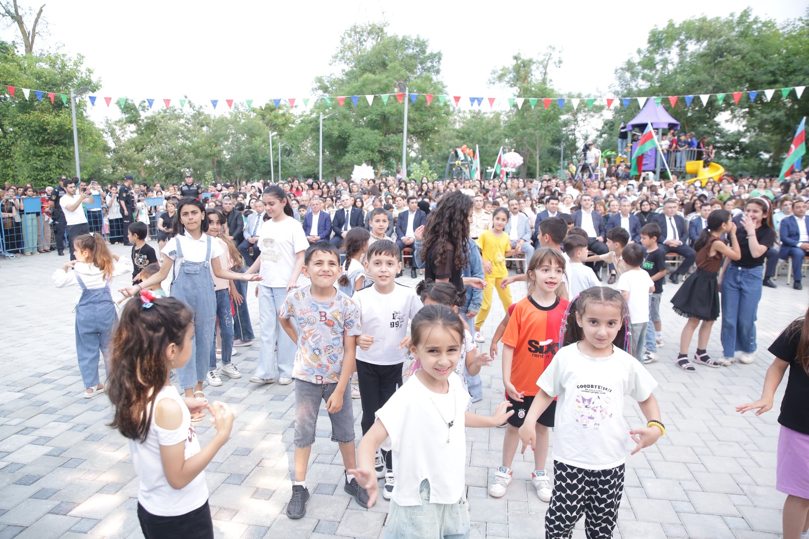 Xaçmazda Milli Qurtuluş Günü ilə əlaqədar möhtəşəm bayram konserti keçirilib (FOTO)
