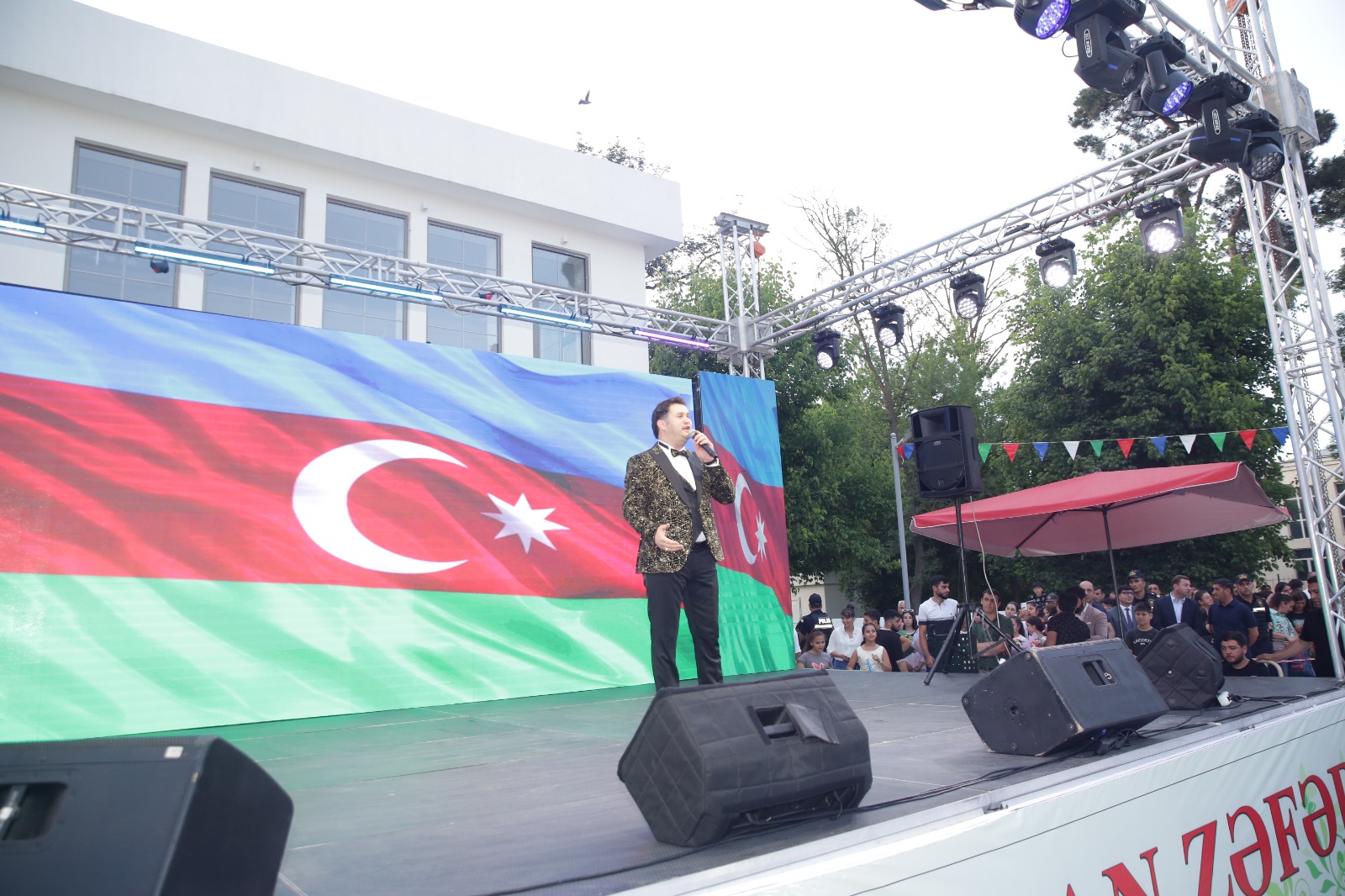 Xaçmazda Milli Qurtuluş Günü ilə əlaqədar möhtəşəm bayram konserti keçirilib (FOTO)