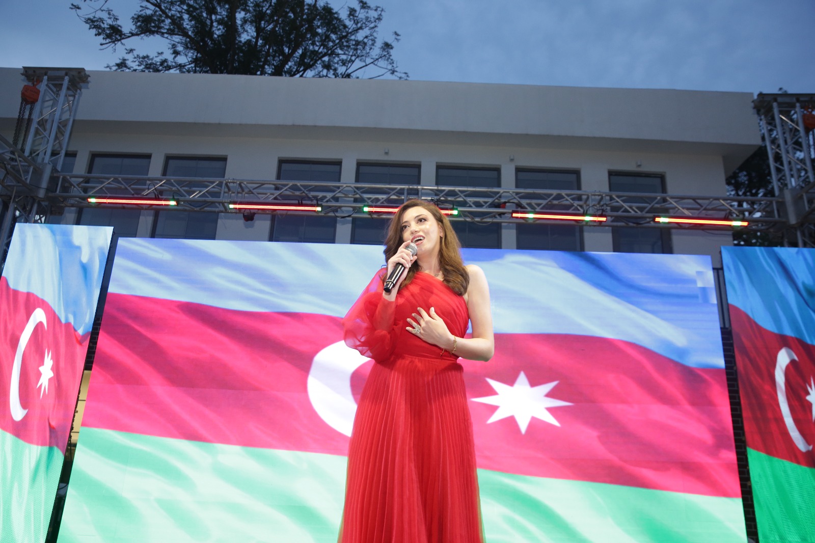 Xaçmazda Milli Qurtuluş Günü ilə əlaqədar möhtəşəm bayram konserti keçirilib (FOTO)
