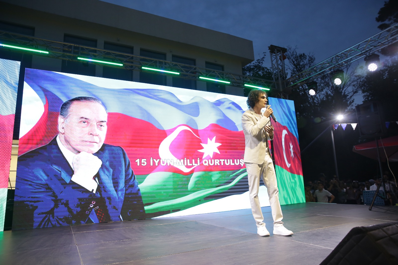 Xaçmazda Milli Qurtuluş Günü ilə əlaqədar möhtəşəm bayram konserti keçirilib (FOTO)