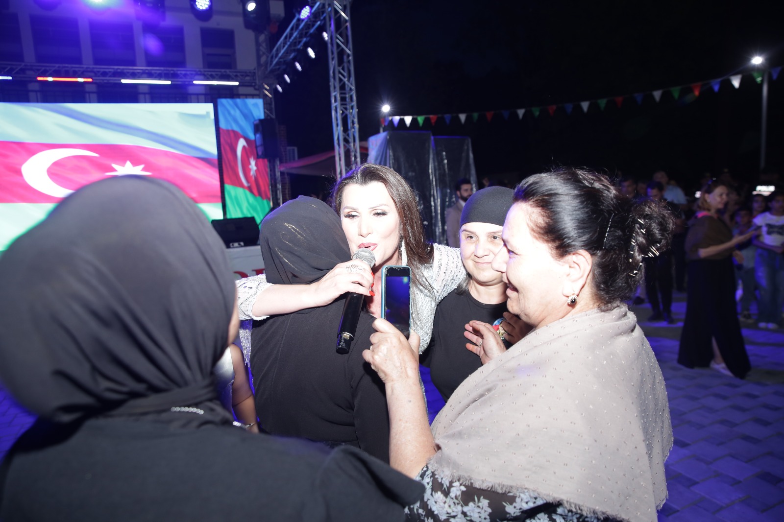 Xaçmazda Milli Qurtuluş Günü ilə əlaqədar möhtəşəm bayram konserti keçirilib (FOTO)