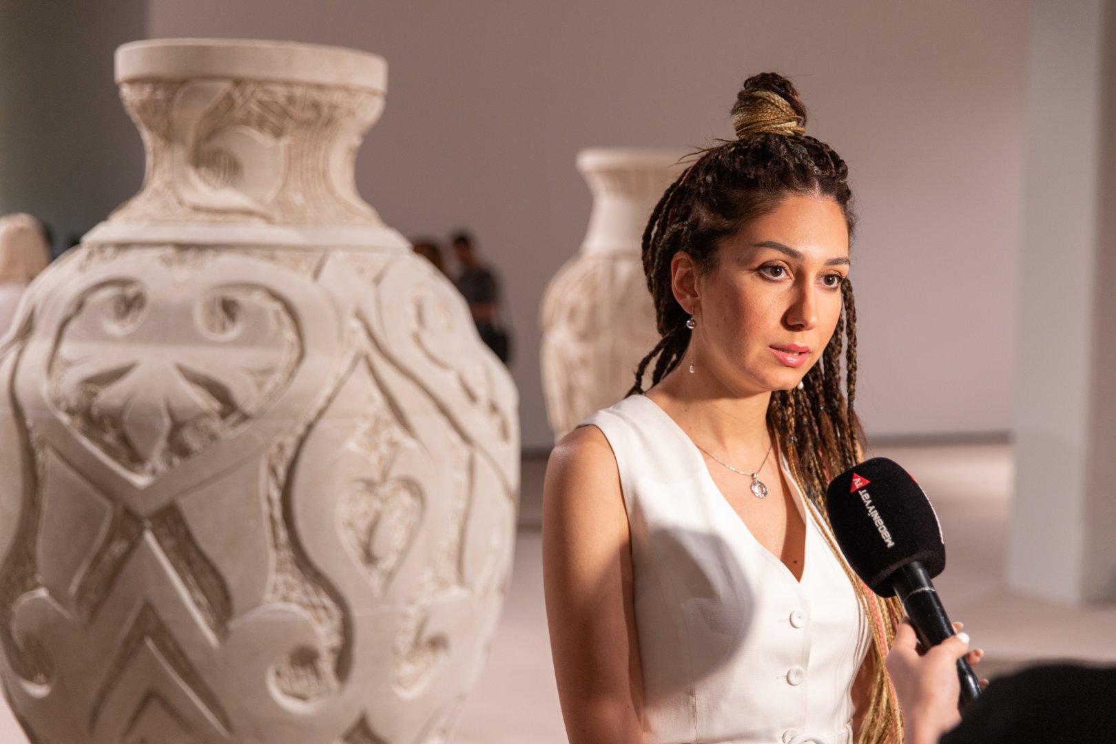 YARAT-da “Müşahidə olunmayan arzular” və Aydan Salahovanın “Sükutun səsləri” sərgiləri açılıb (FOTO)