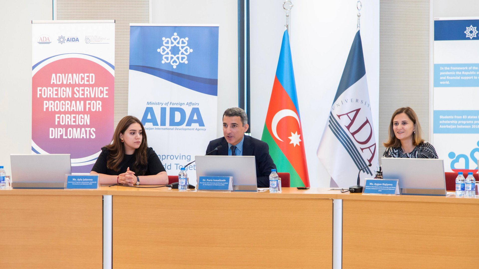 Əcnəbi Diplomatlar üçün “Xarici Siyasət Proqramı” yekunlaşıb (FOTO)
