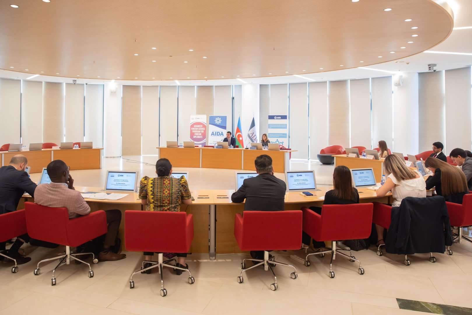 Əcnəbi Diplomatlar üçün “Xarici Siyasət Proqramı” yekunlaşıb (FOTO)