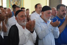 Təzə Pir məscidində bayram namazı qılındı (FOTO)