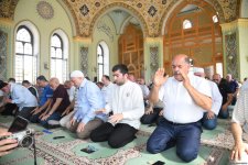 Təzə Pir məscidində bayram namazı qılındı (FOTO)