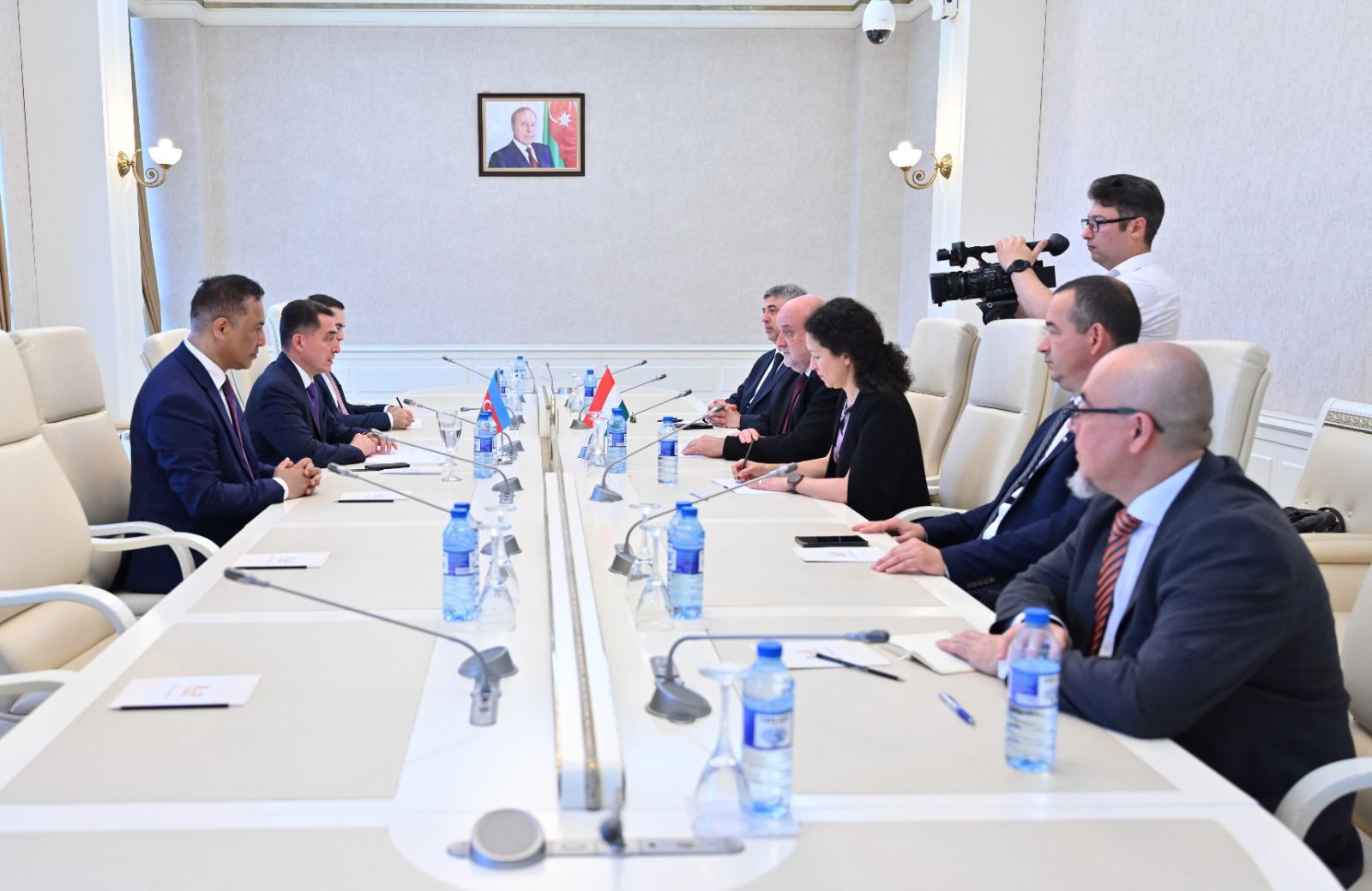 Macar parlamentarilər Milli Məclisdə olublar (FOTO)
