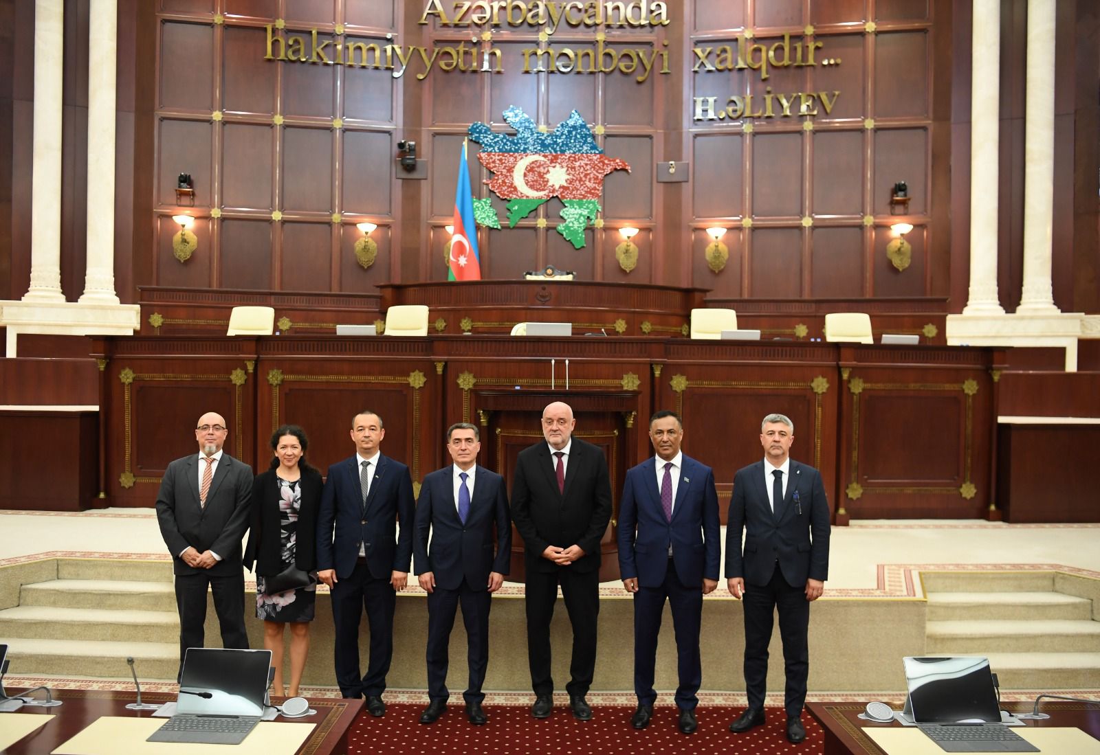 Macar parlamentarilər Milli Məclisdə olublar (FOTO)