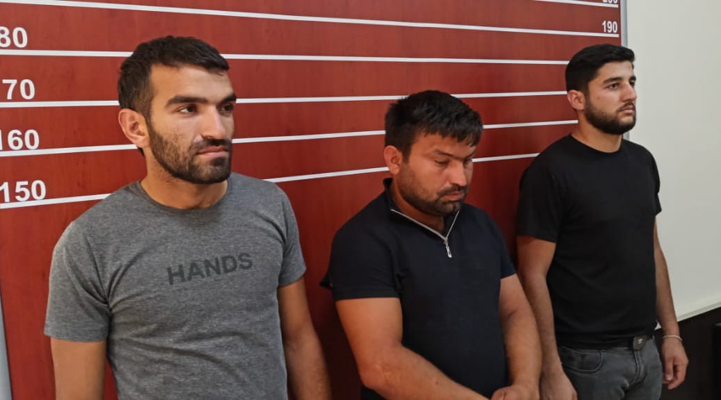 Altı fermadan 10 min manatlıq oğurluq etdilər