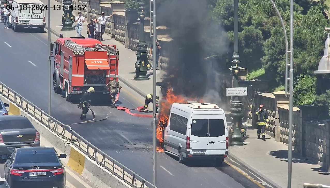 Bakıda mikroavtobus yandı (FOTO) (YENİLƏNİB)