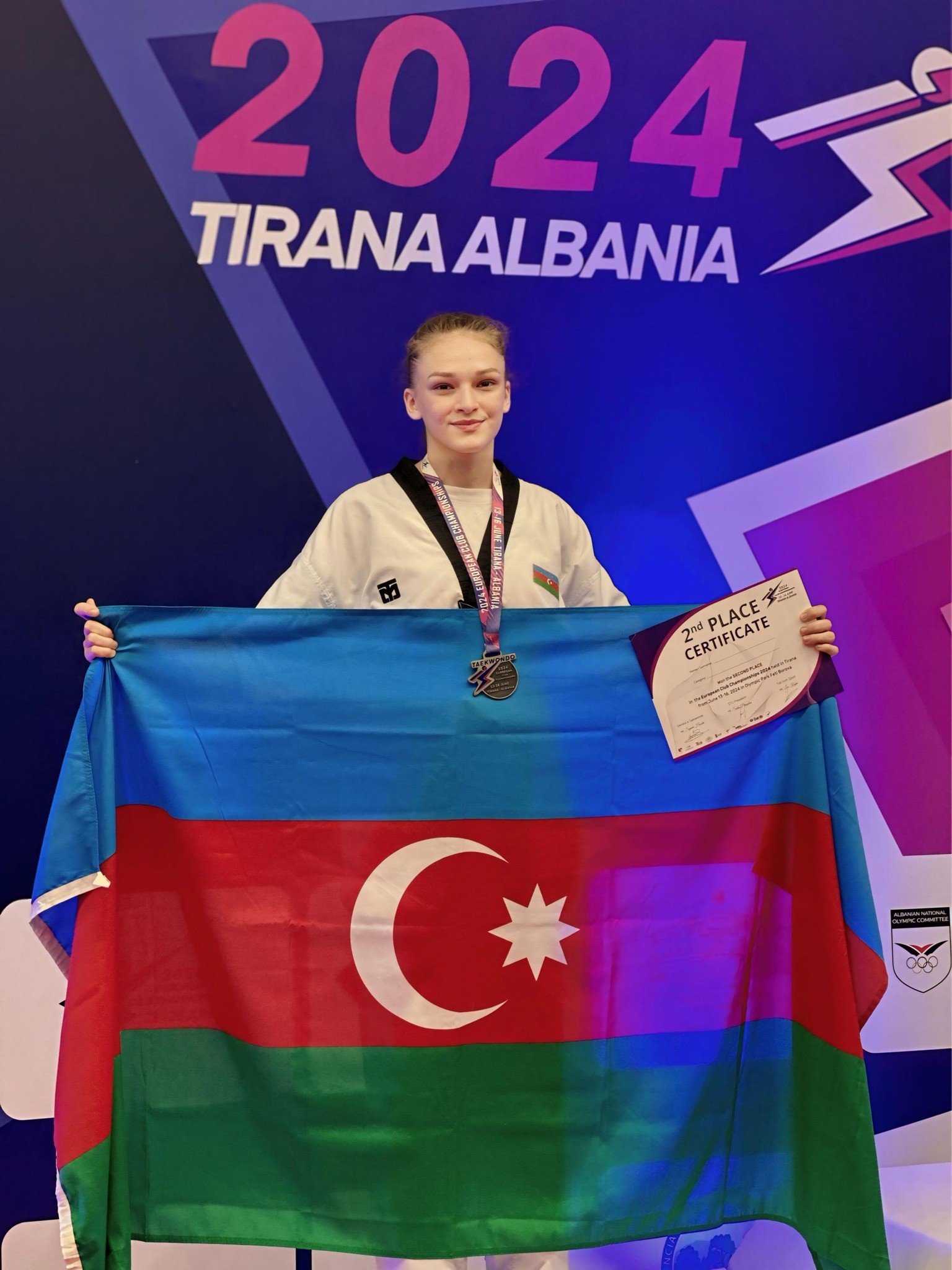 Taekvondoçumuz klublararası Avropa çempionatında gümüş medal qazanıb (FOTO)