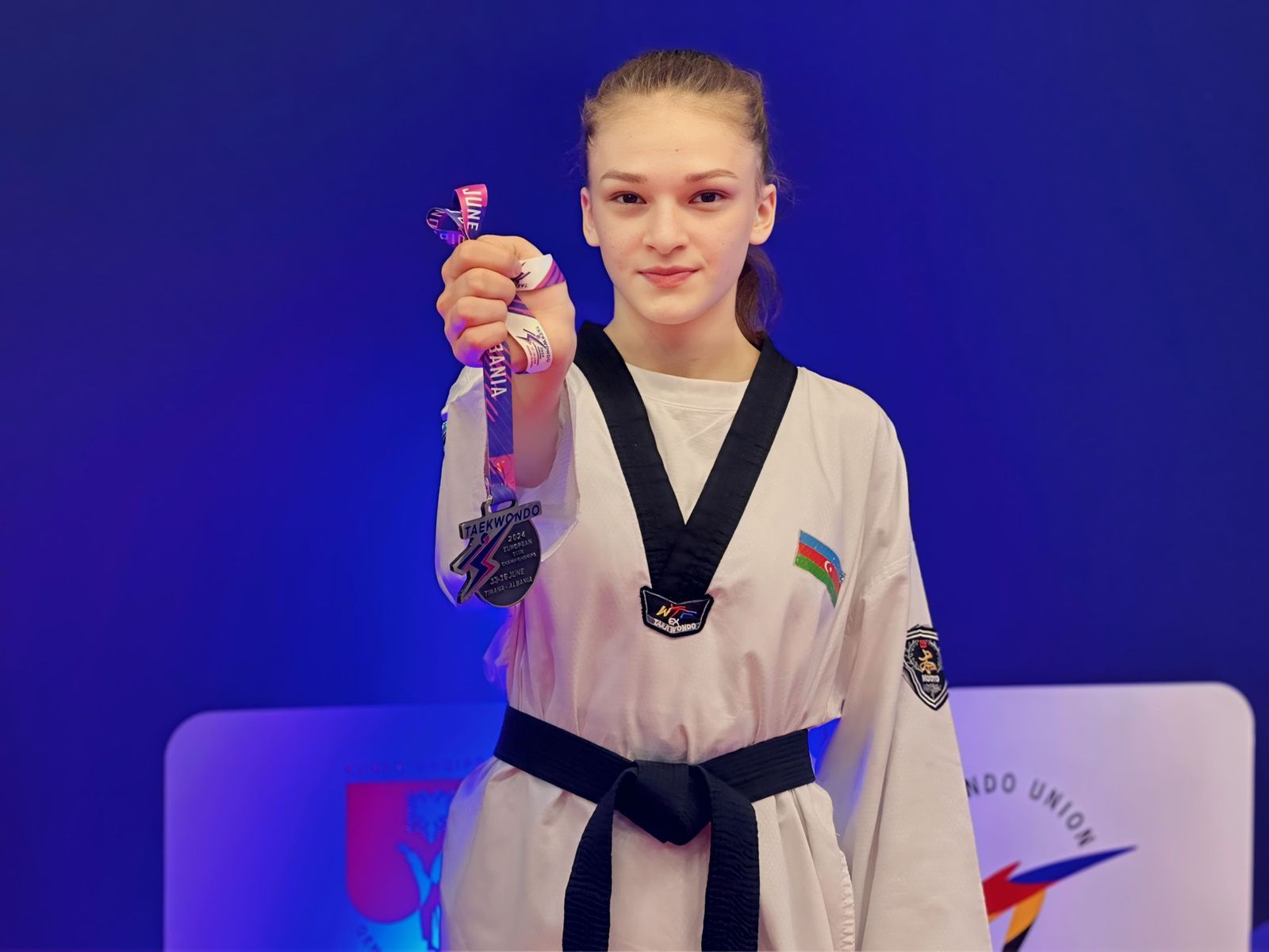 Taekvondoçumuz klublararası Avropa çempionatında gümüş medal qazanıb (FOTO)