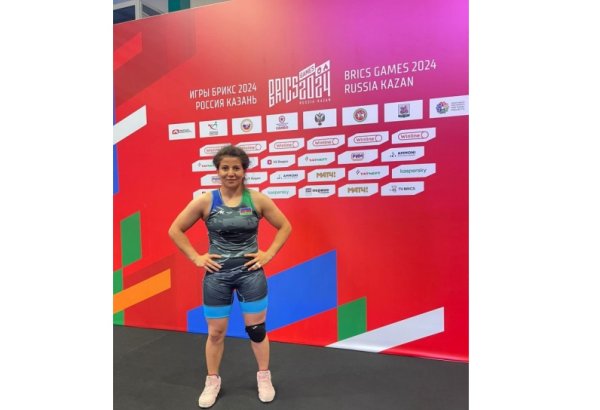 Azərbaycanın qadın güləşçisi Kazanda qızıl medal qazanıb