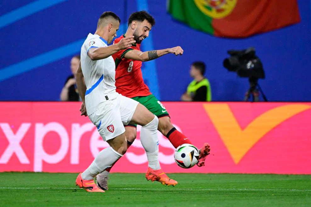 Çexiyalı müdafiəçidən Portuqaliyaya "hədiyyə"